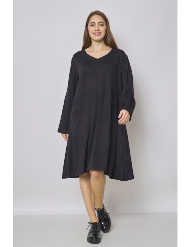 Thick black mid-length dress with red touches commande en ligne